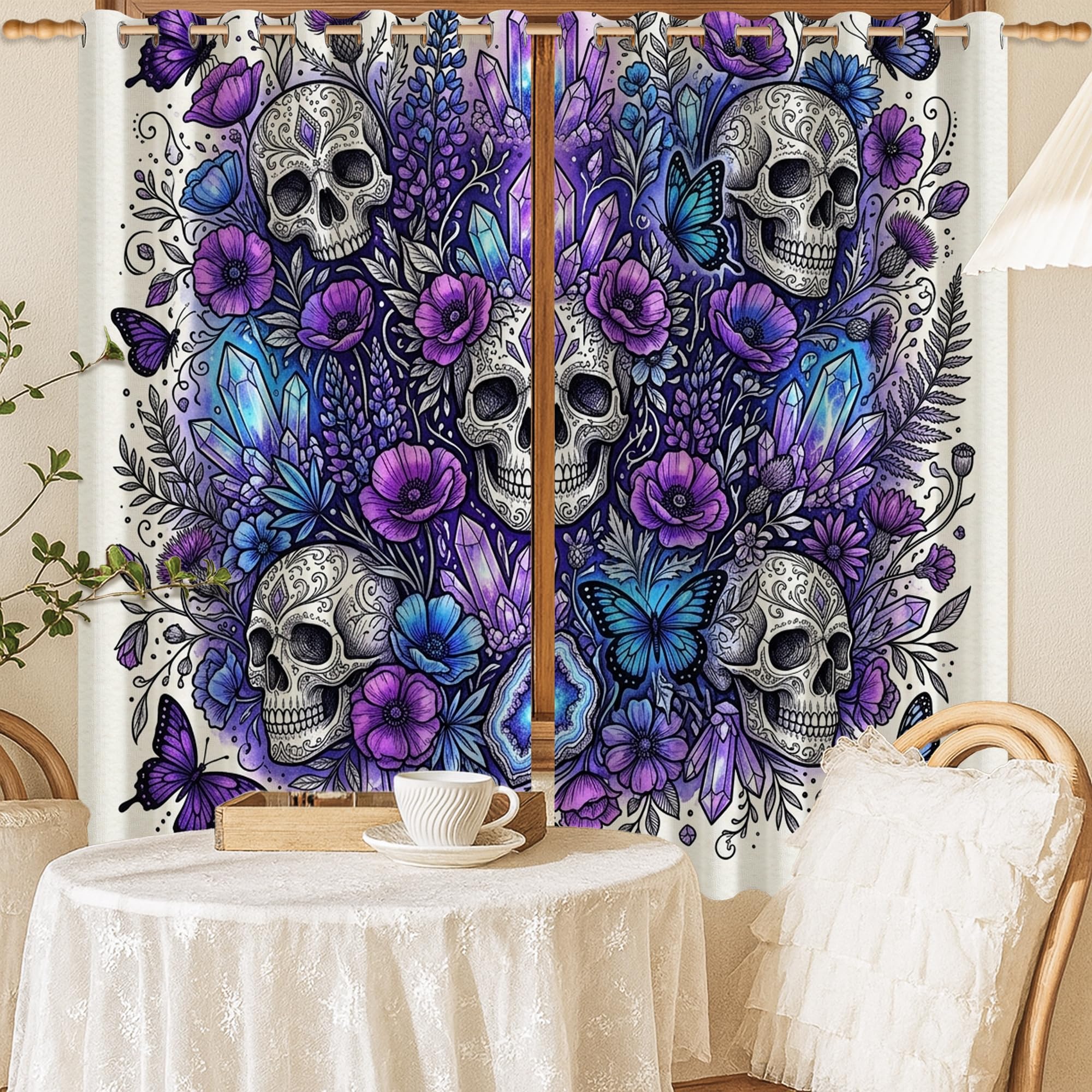 Rideaux occultants motif tête de mort et papillon tissu violet infroissable 132x137
