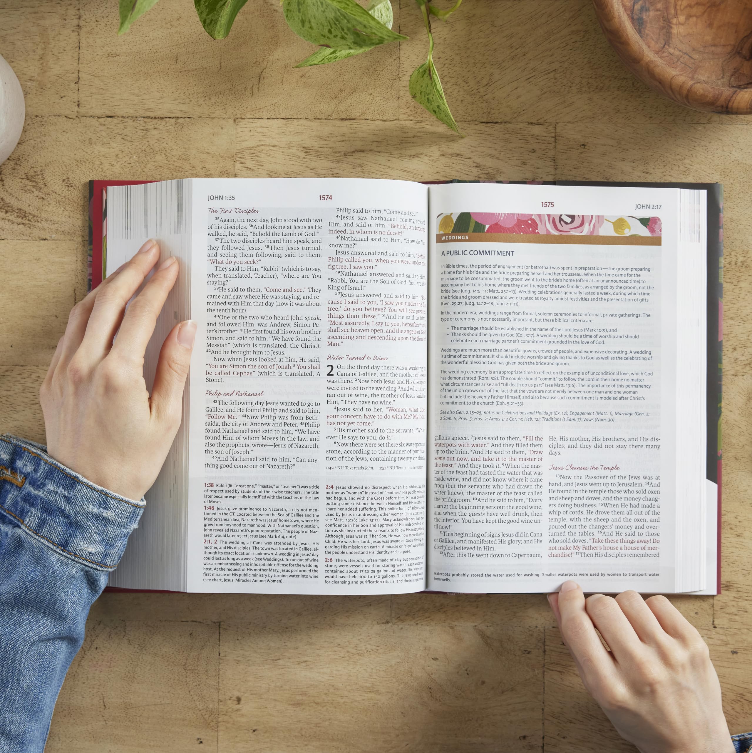 NKJV, The Woman's Study Bible, Cloth over Board, Pink Floral, Red Letter, Full-Color Edition: Receiving God's Truth for Balance, Hope, and Transformation