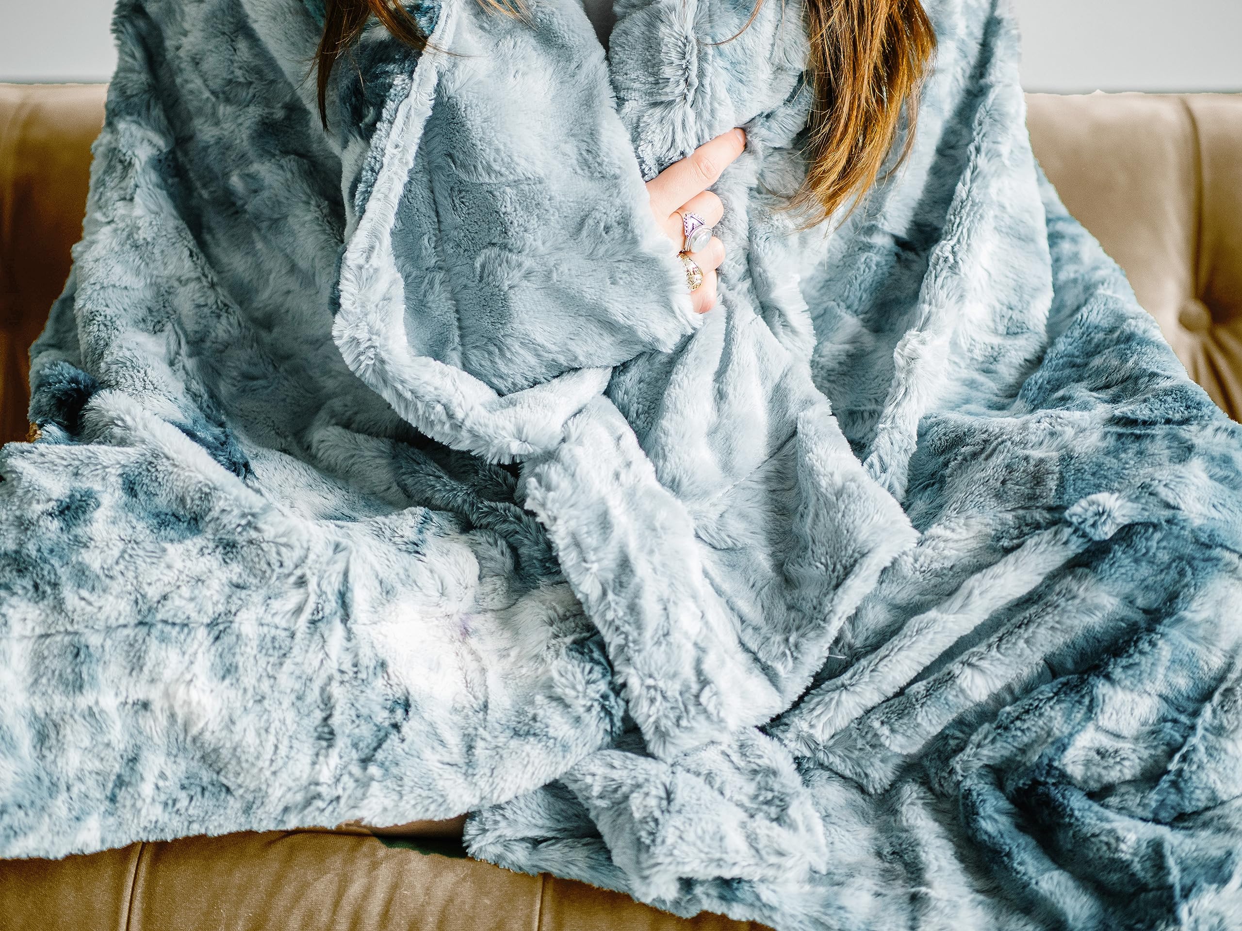 WOLF CREEK BLANKETDoublesoft - Oversized Faux Fur Throw Blanket, 50"x65" Frost Blue Soft Fuzzy Fluffy Cozy Plush Furry Comfy Warm Home Decore for Couch Bed Chair & Bedroom