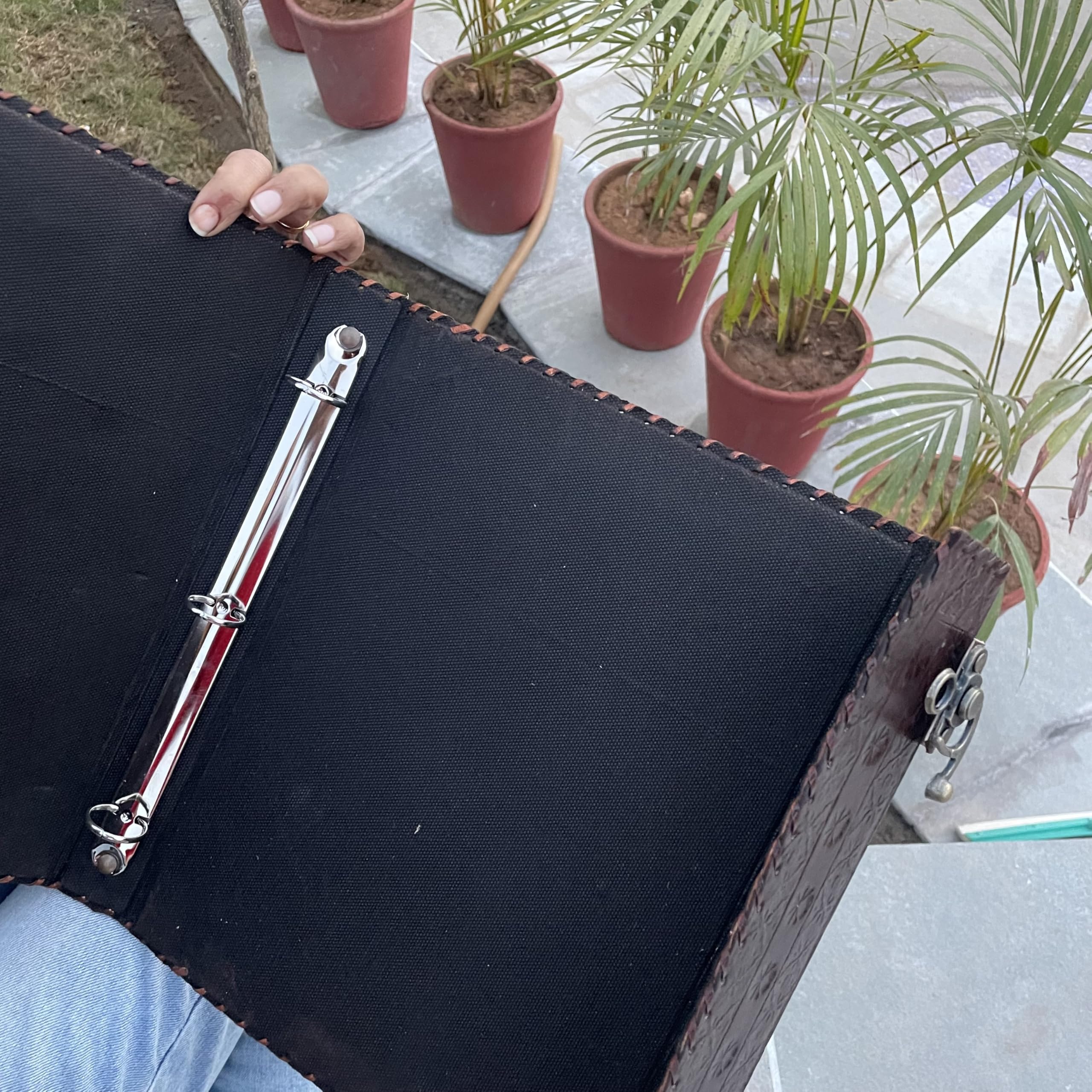 Archivador Cuero Vegetal Hecho Mano India ROOGU Archivador De Piel De Búfalo Natural - Hecho A Mano En India, DIN A4, 4 Anillas, Hebillas Laterales Carpeta Anillas A4 Piel Natural