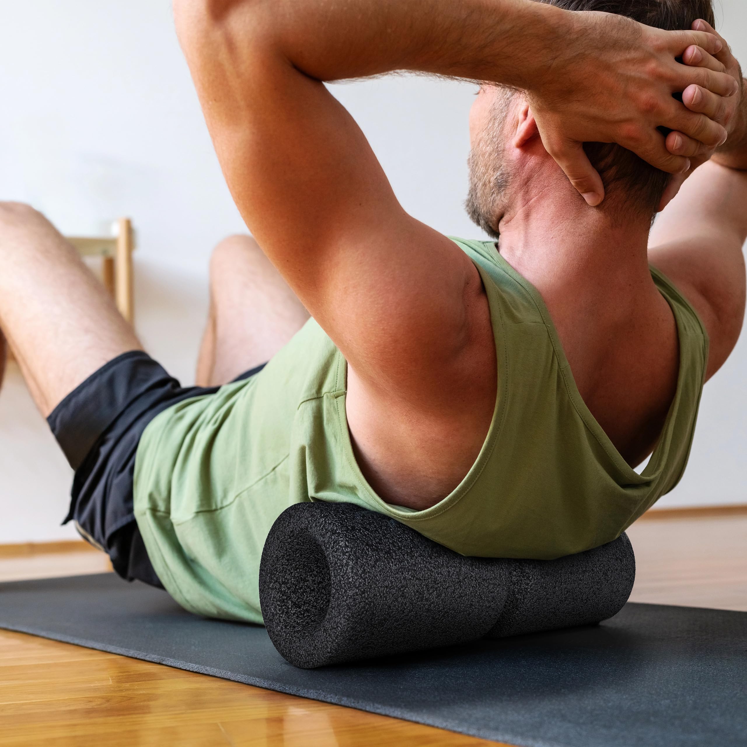 GORILLA SPORTS® Faszienrolle - mit Umlaufrille, 38 cm, Hochdichter Schaumstoff, Schwarz - Foam Roller, Massagerolle, Schaumstoffrolle für Rücken, Beine, Wirbelsäule, Tiefengewebe, Massage, Yoga