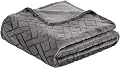 Amazon Basics Fleecedecke, geprägt – Grau, 150 × 200 cm