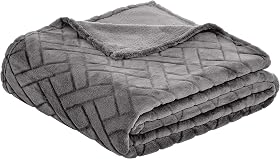 Amazon Basics Fleecedecke, geprägt – Grau, 150 × 200 cm