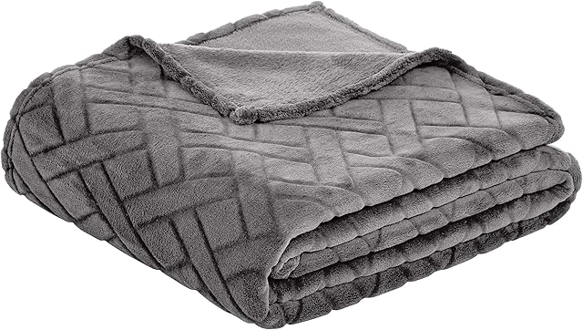 Amazon Basics Fleece Blanket embossed - Grey, 150 x 200 cm