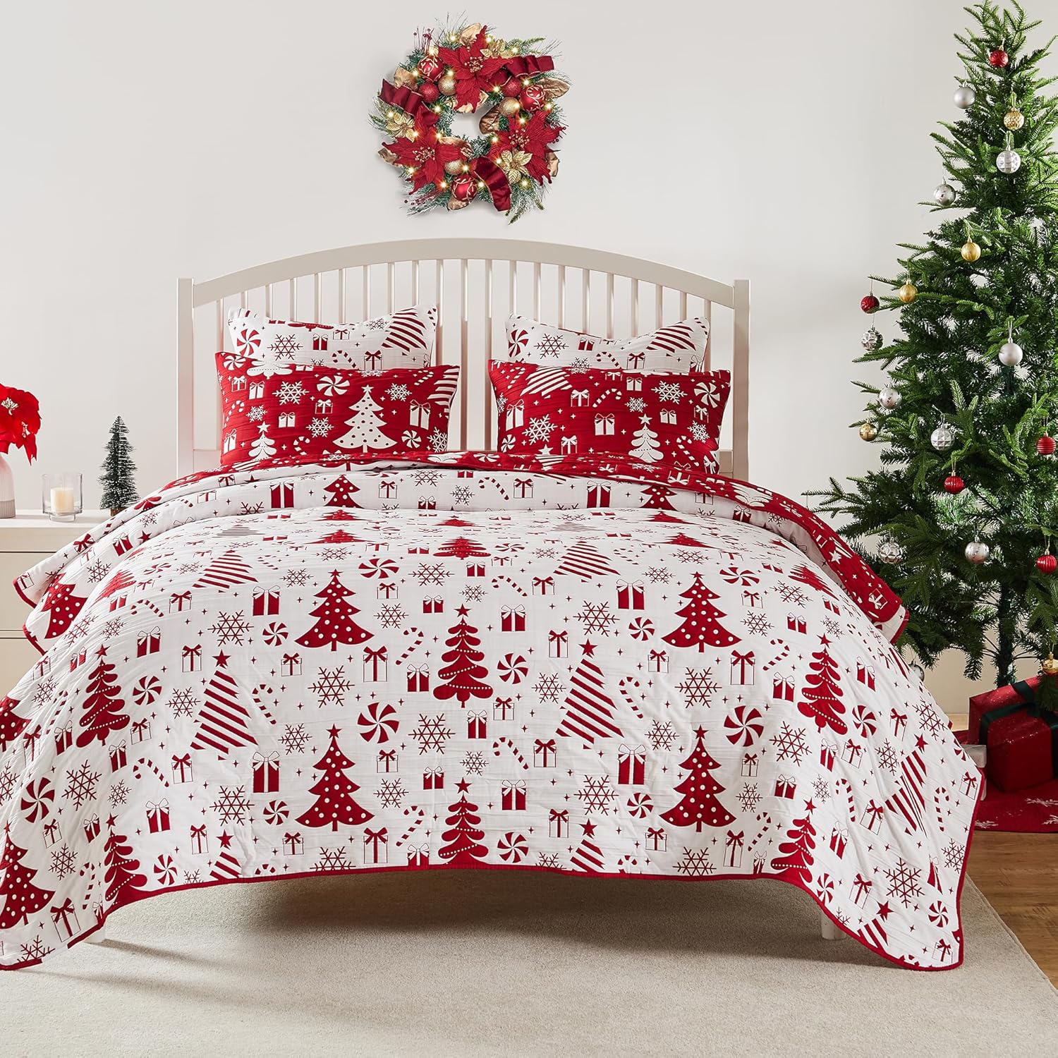 Greenland Home Novelty Holiday Reversible Matelassé Coverlet Set, 2-Piece Twin/XL, Peppermint Party