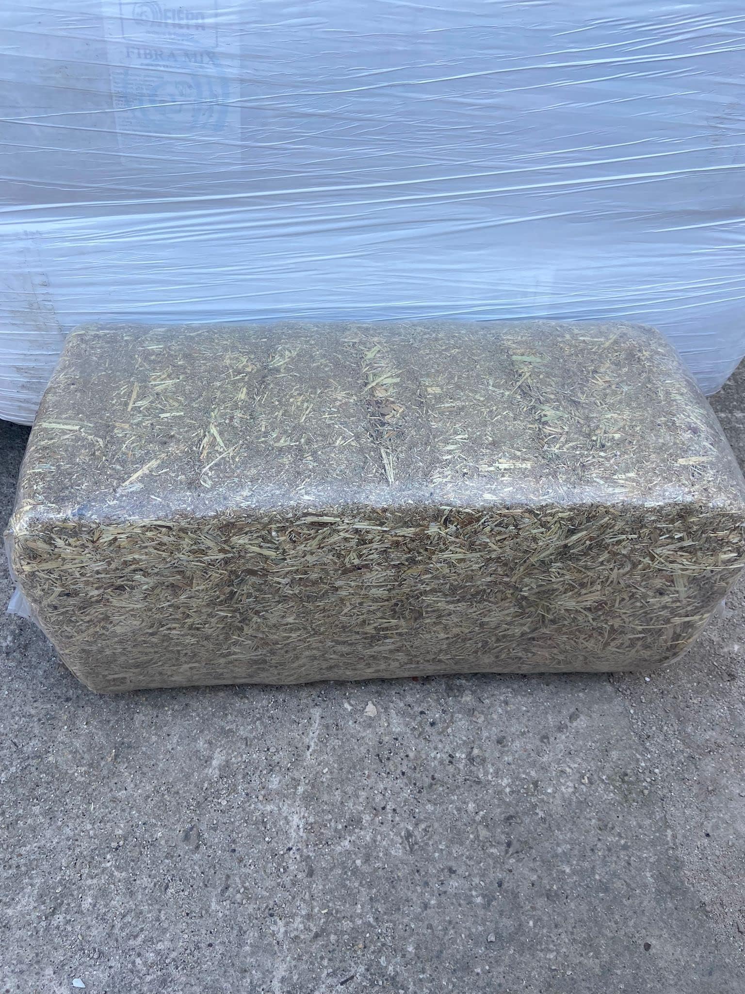 Barley Straw Full Bale - 100x50x40cm - Feed Quality