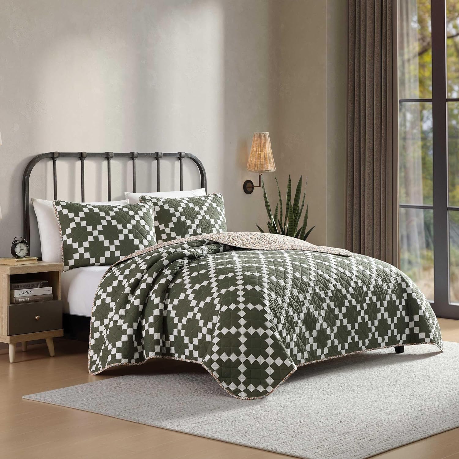 Eddie Bauer - Quilt Set, Super Soft Bedding with Matching Sham, Silky Smooth & Breathable, Classic Home Essentials (Diamond Floral Green, Twin) - Image 2