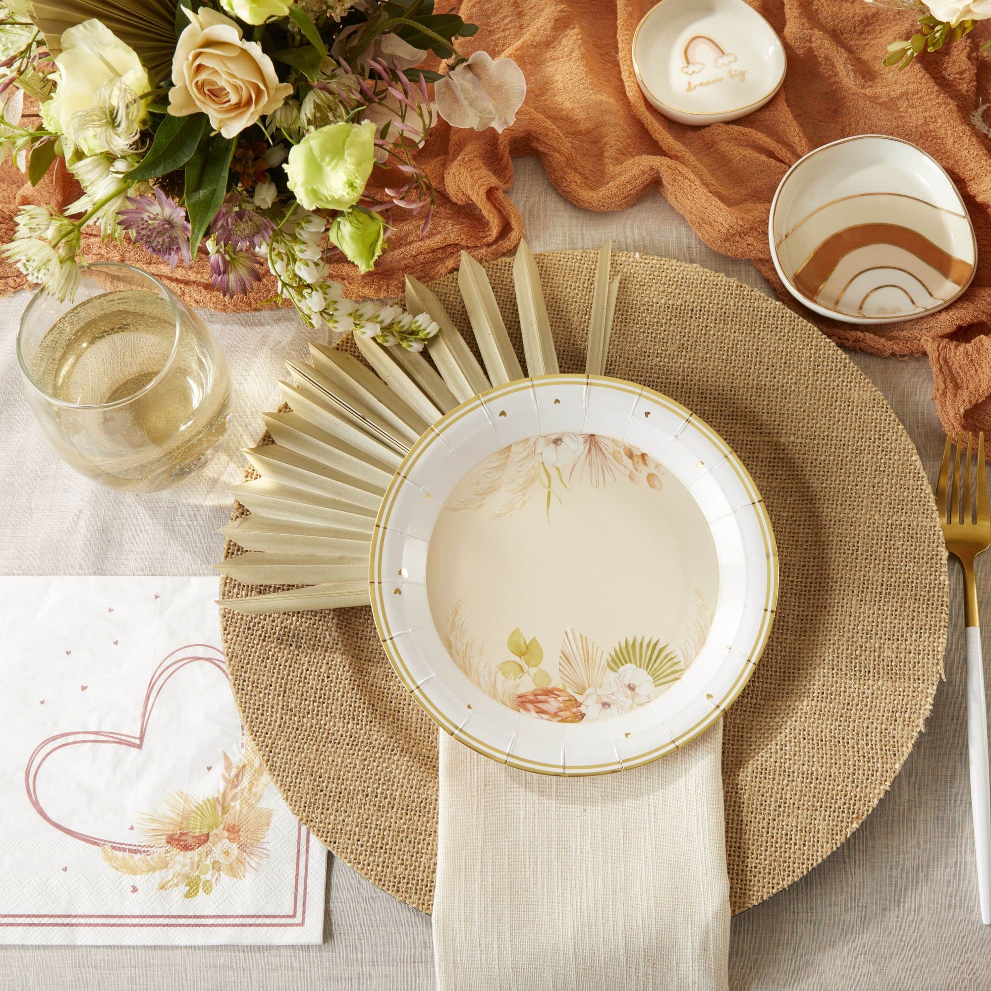 Boho wedding plates | Beachweddingtips.com