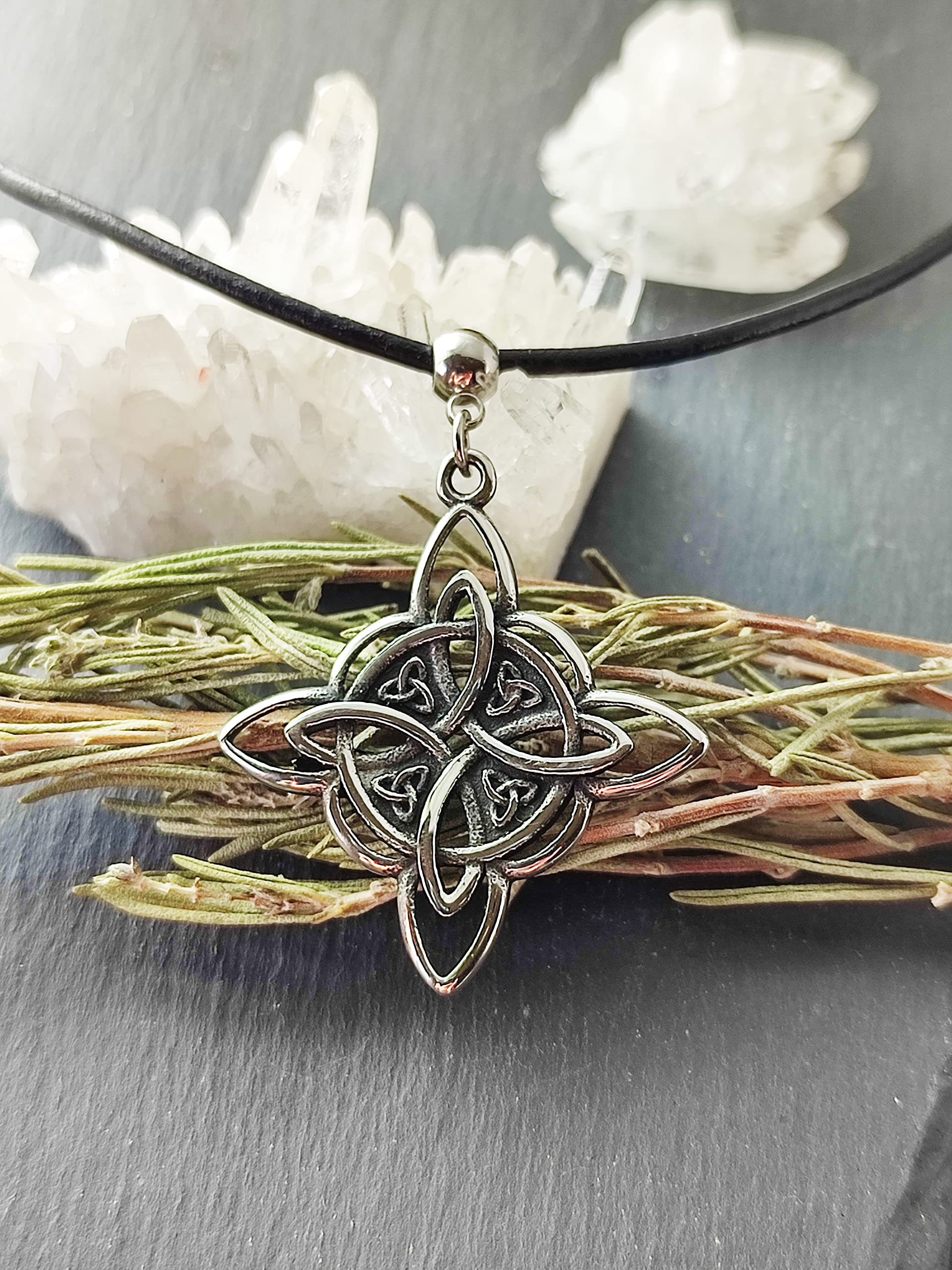 SIMBOLIKS Collar Nudo de Bruja, Sal negra, poderoso amuleto para repeler hechizos Amuleto de Protección brujería, Nudo Celta Triqueta Trinidad Joyería para Mujeres Amuleto de la Suerte y Protección