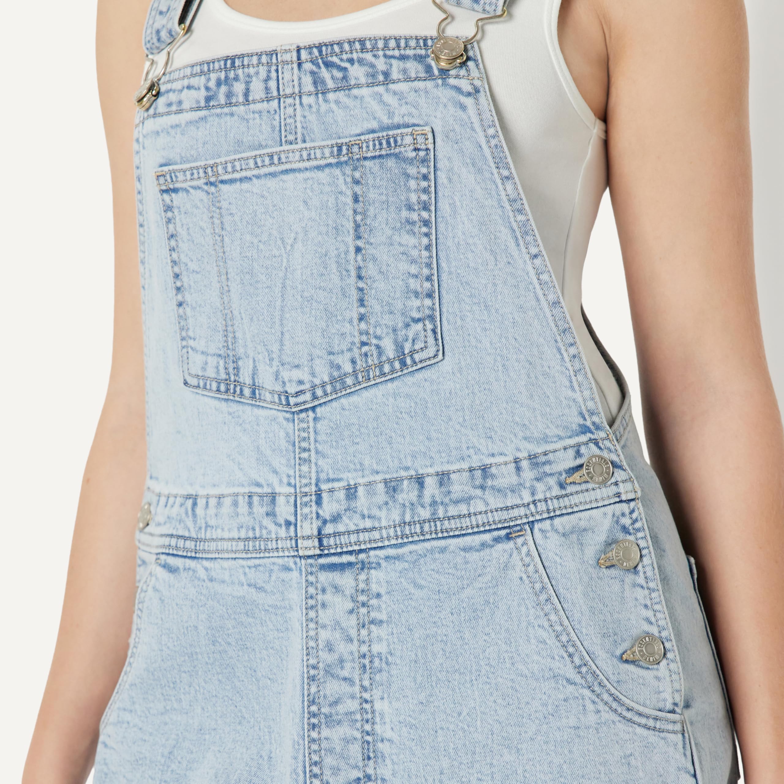 Amazon Essentials Salopette Courte en Denim, Bretelles Réglables, Coupe Décontractée, Moyennement Extensible Femme