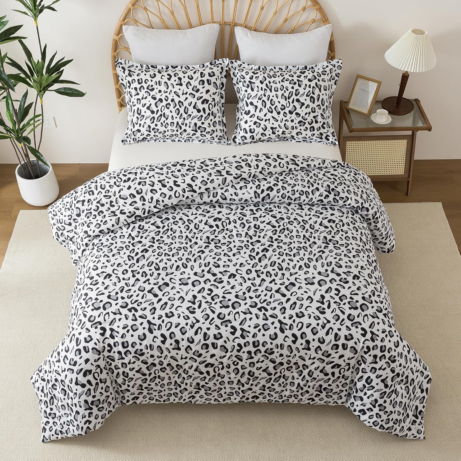Caressma White Leopard Print Comforter Set, Full Size 3 Pieces for All Seasons, Untamed Wilderness Style Comforter with Pillowshams, Ultra Soft Microfiber