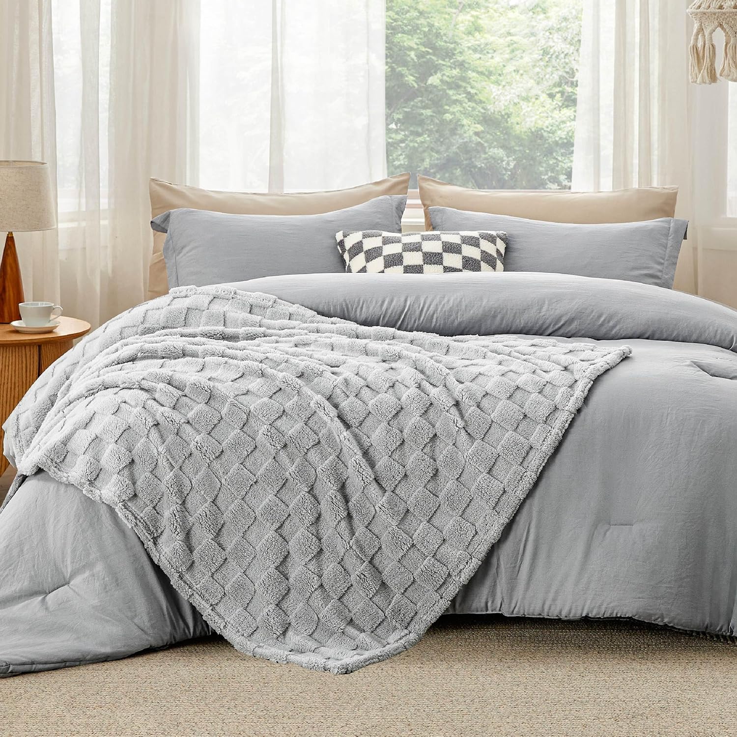 Bedsure Queen Comforter Set 5 Pieces - Bed in a Bag with Throw Blanket and Decorative Pillow, Lightweiget Bedding Comforter Sets, All Season Bedding Sets (Light Grey, 90" x 90")