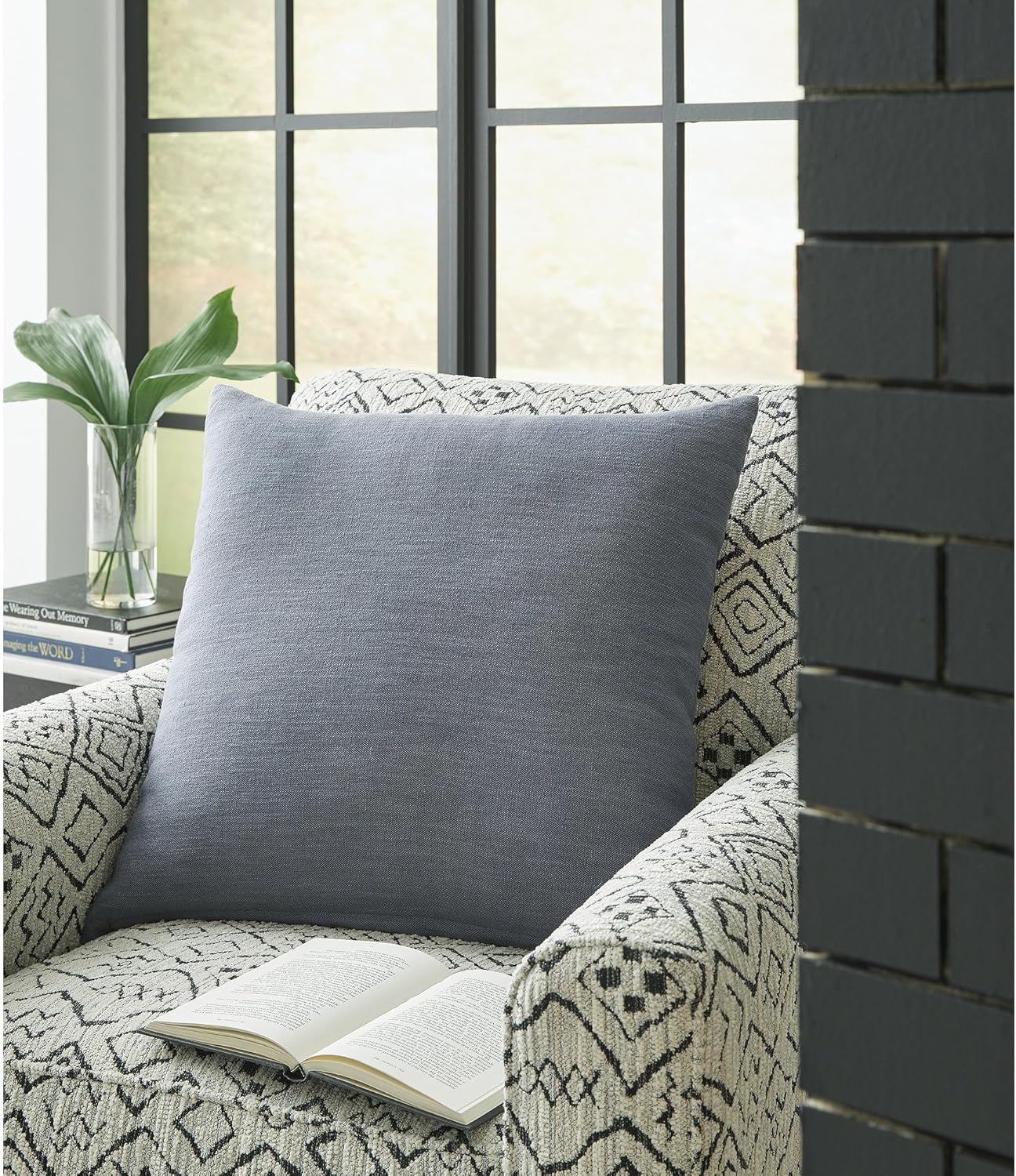 Signature Design by Ashley Thaneville Traditional Indoor 22 x 22 Inches Pillow with Zipper Closure, Blue