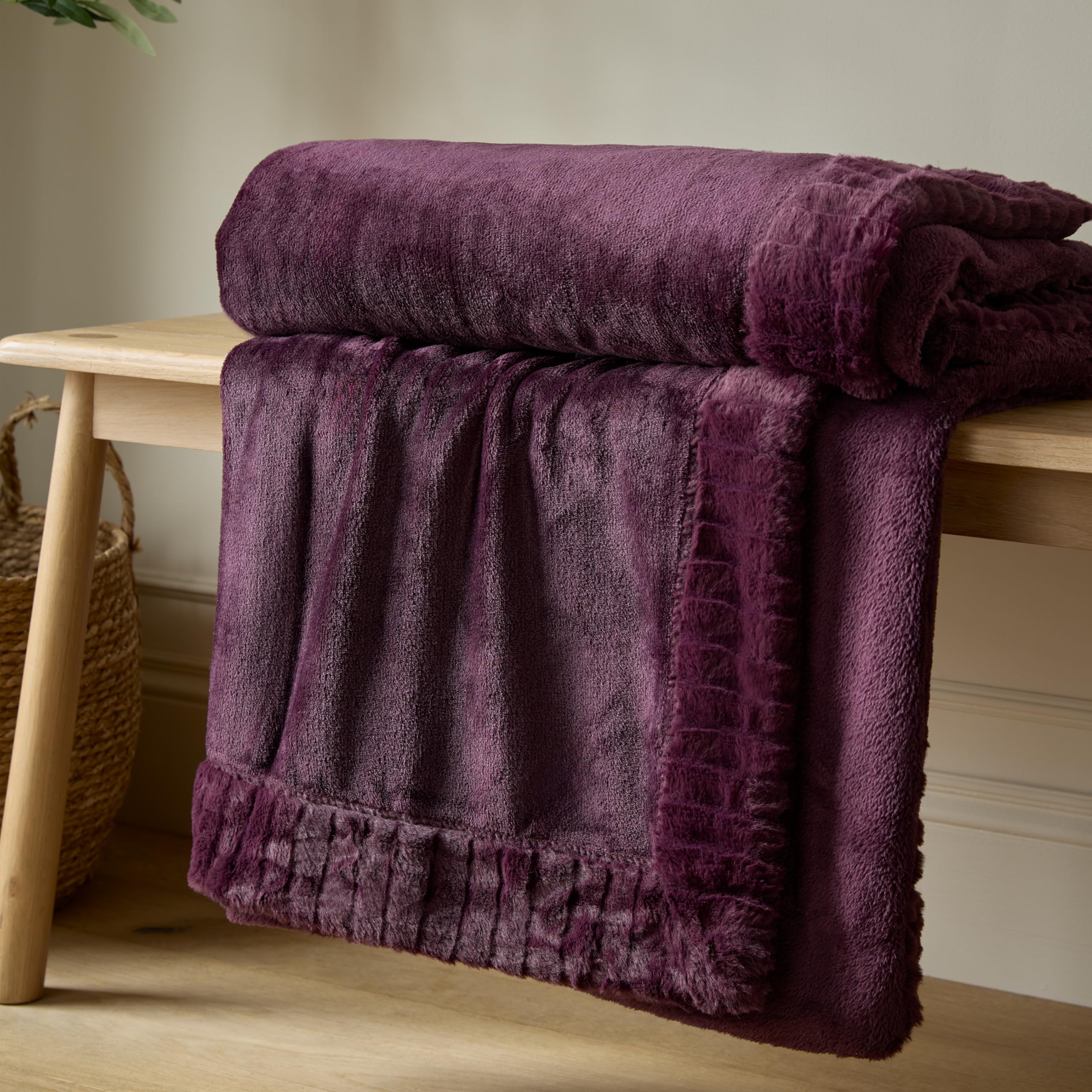 Catherine Lansfield Velvet and Faux Fur 150x200cm Blanket Throw Plum