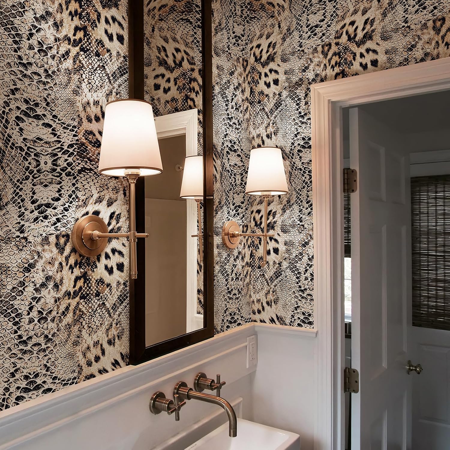 JiffDiff Textured Leopard Snake Print Peel and Stick Wallpaper, 17.3" x 480" Thick Waterproof Self-Adhesive Wall Paper, Modern Jungle Wild Animal Print Contact Paper for Table, Bedroom and Bathroom