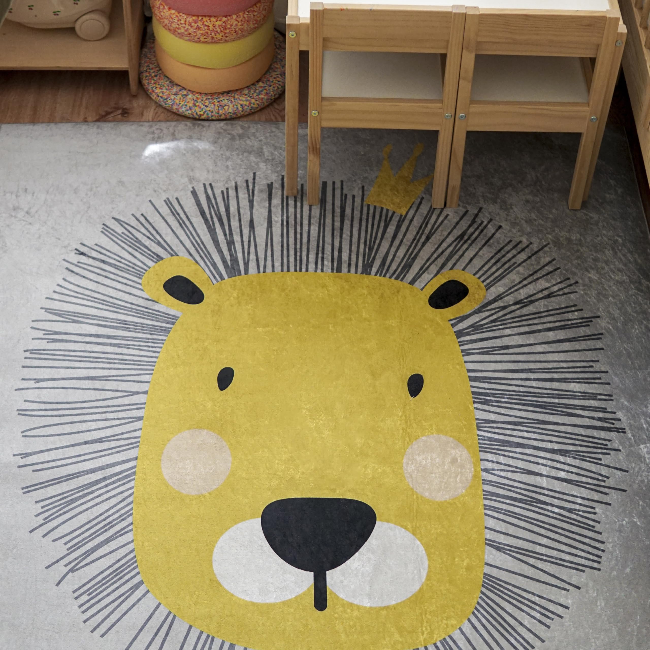 Mazovia Tappeto Salotto - Tapeto Stampato Pelo Corto - Morbido Tappeto Camera da Letto - Antiscivolo Tapeto EMMA - Tappeto Bambini Motivo Leone - Grigio Giallo 80x150cm