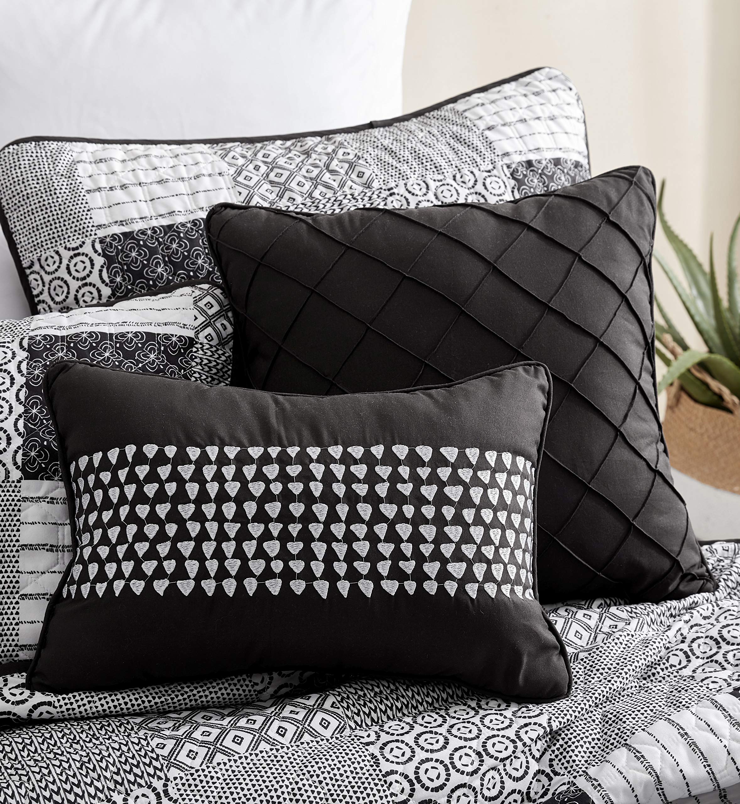 Avondale Manor 5 Piece Evangeline Quilt Set, Queen, Black/White