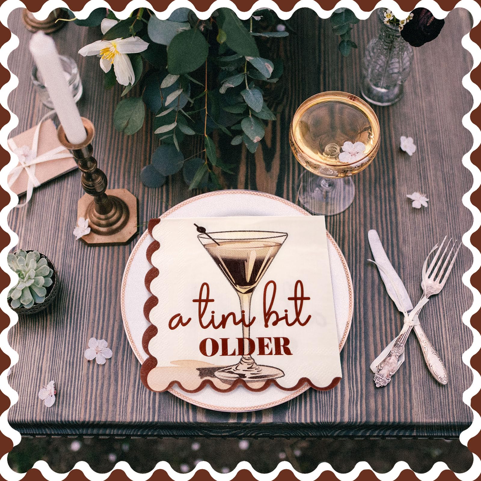 HunnmingRe 150 servilletas de papel desechables con texto "A Tiny Bit Older", suministros de fiesta de Martini, suministros para fiestas de Martini, cumpleaños, boda, despedida de soltera, despedida