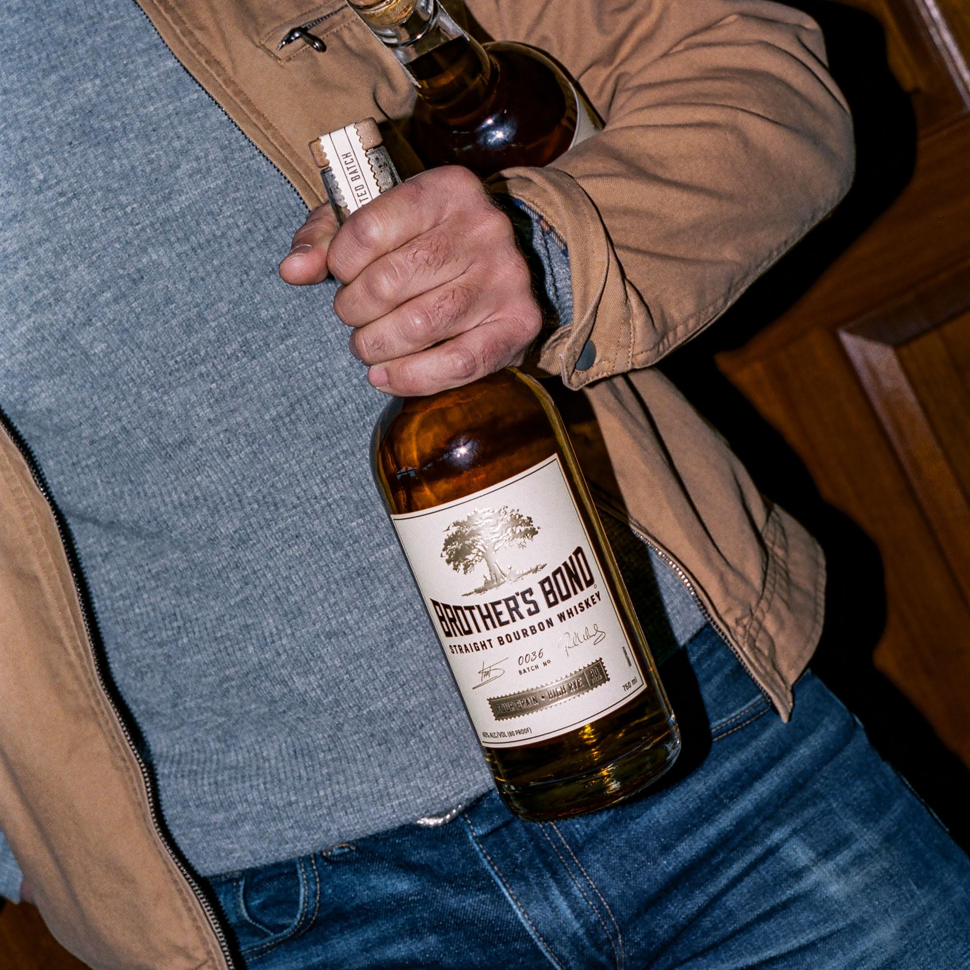 Brother’s Bond Straight Bourbon Whiskey 700 ml – 40% Vol, mindestens 4 Jahre gereift – Bourbon mit hohem Roggenanteil – weich, würzig & ausgewogen – pur oder in Cocktails