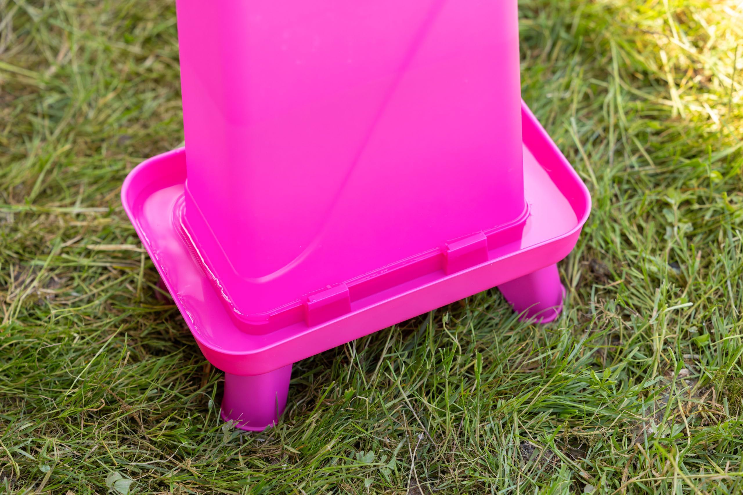 Kerbl Hobbyfarming Poidło Plastikowe z Nóżkami, Automatyczne Zasilanie w Wodę, Stabilna Podstawa, Odporne na Warunki Atmosferyczne, Łatwe do Czyszczenia, 3,5 L, Różowe