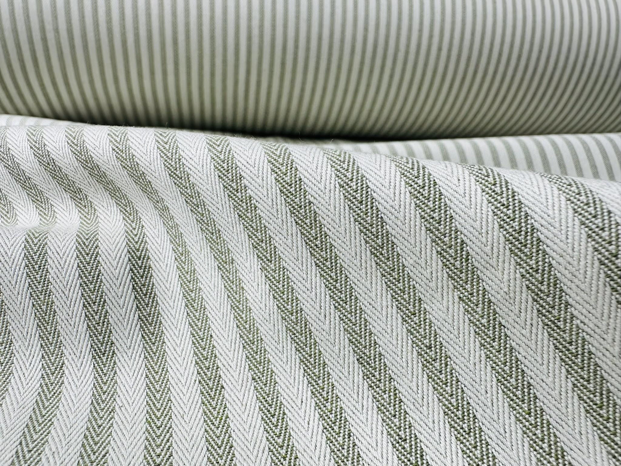 Tissu à chevrons 5 mm aspect lin pour coussin rayé, lignes crème, décoration d'intérieur, couture – 328 cm extra large – Vendu au mètre – Vert