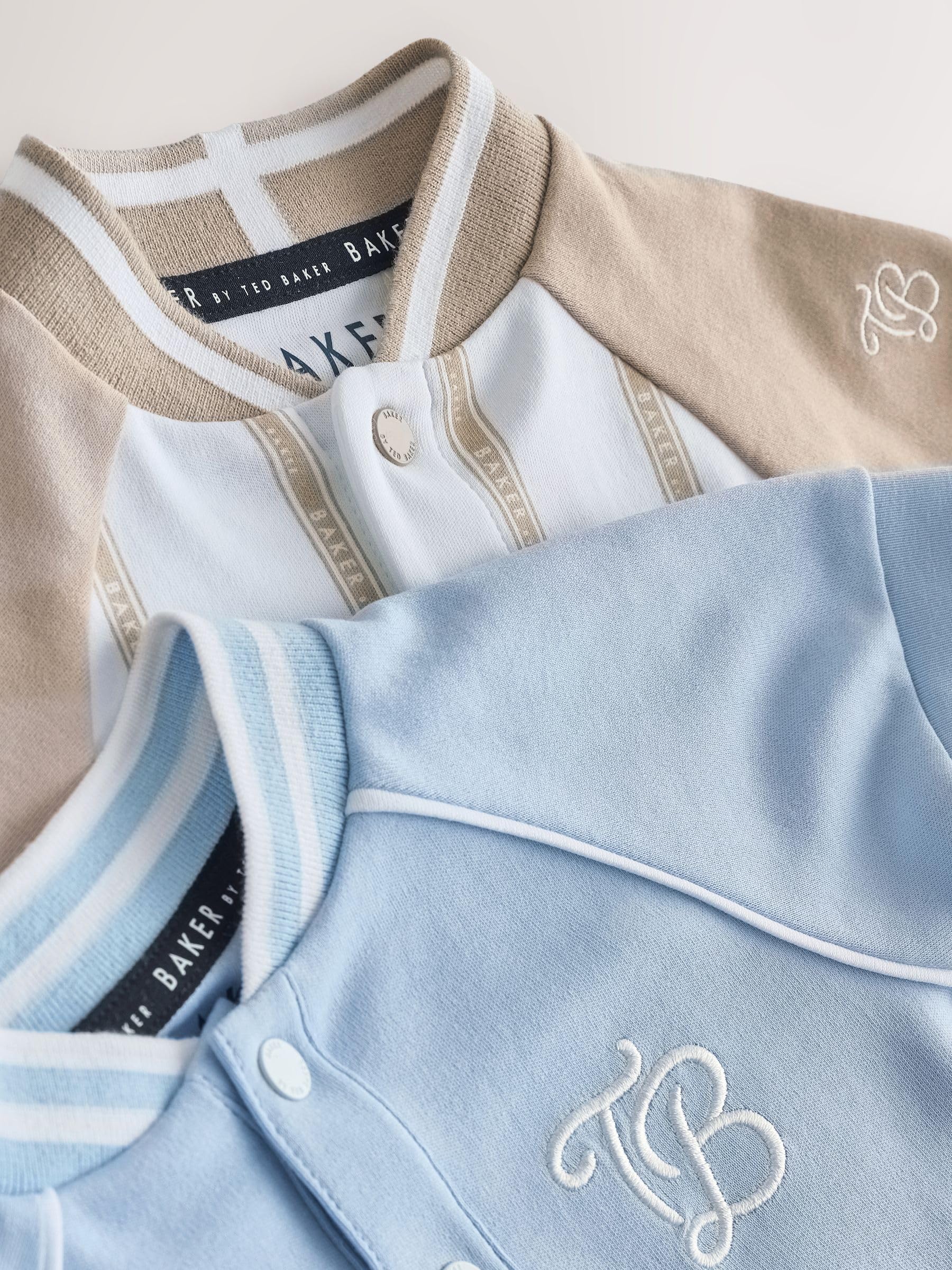 Noworodki chłopcy Zestaw 2 pajacyków w kolorze niebieskim/kamienia w stylu uniwersyteckim Baker by Ted Baker