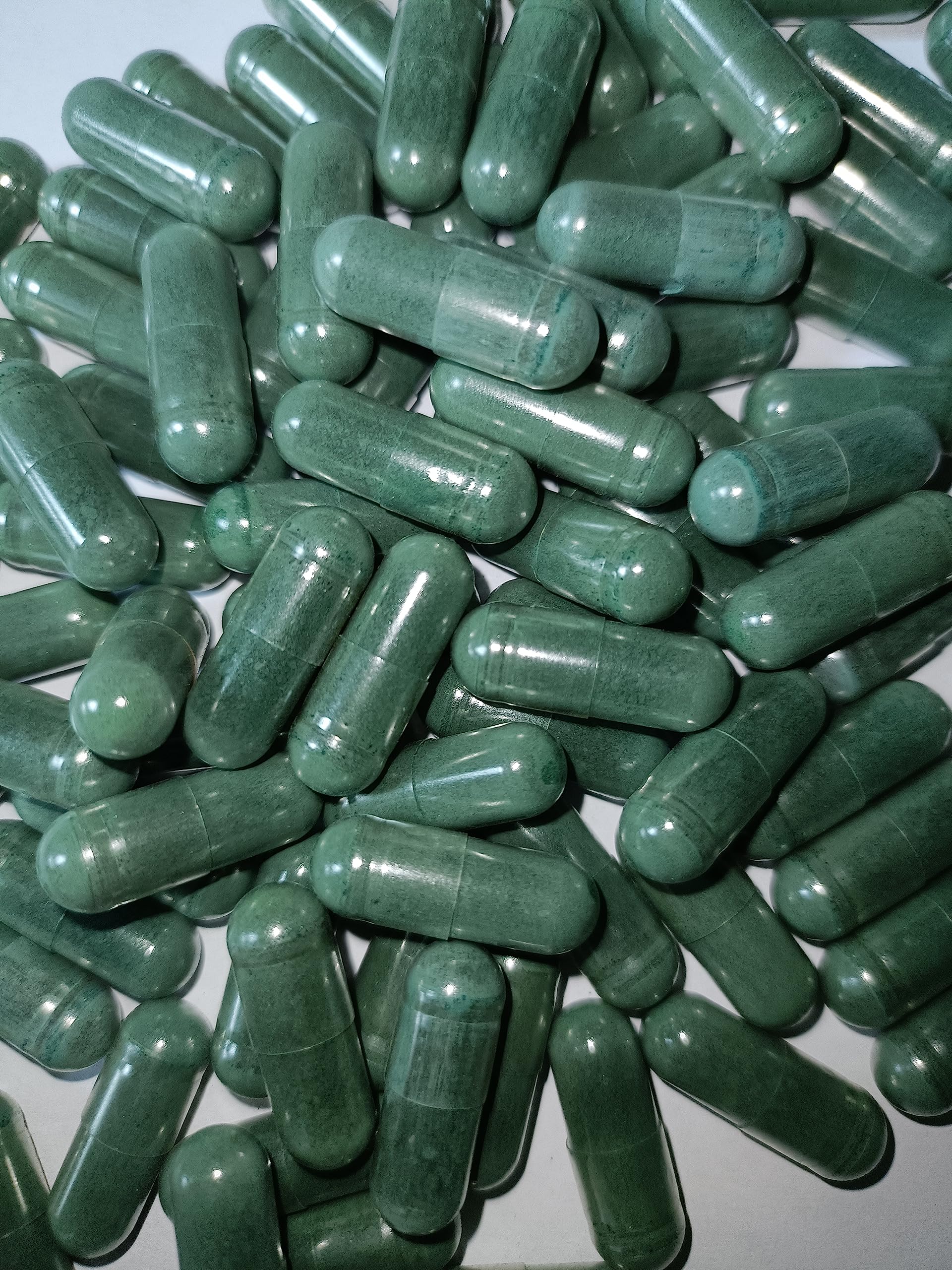 Capsule di Spirulina Pura - Italiana e Biologica - 100 capsule per confezione - 0,5 g per capsula - rilascio immediato, senza sapore, ricca di vitamine, proteine e sali minerali