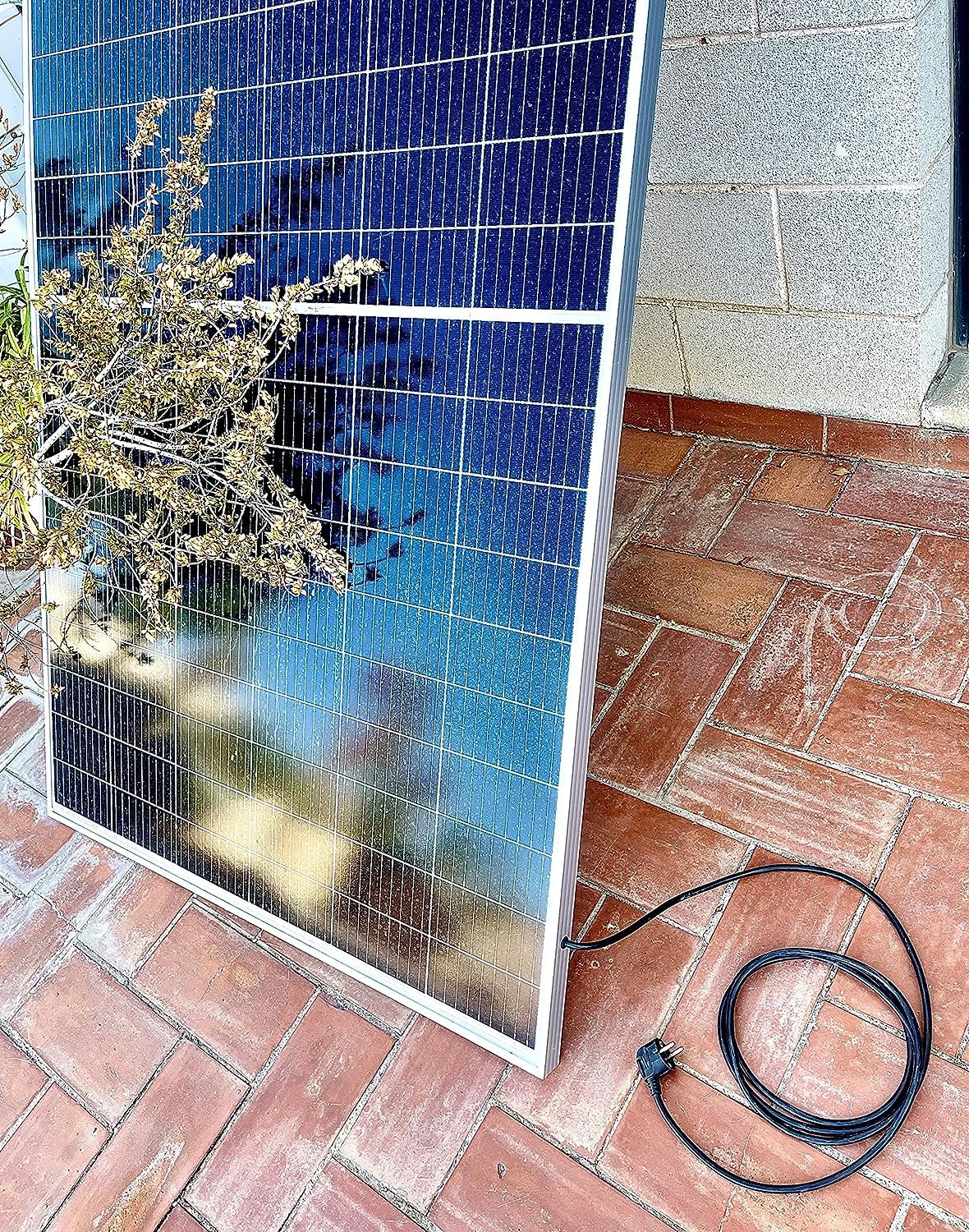 Kit Panel Solar Monocristalino Plug&Play 510W + Micro Inversor Enphase + 3mt Cableado Preparado para instalarlo en tu terraza o balcón