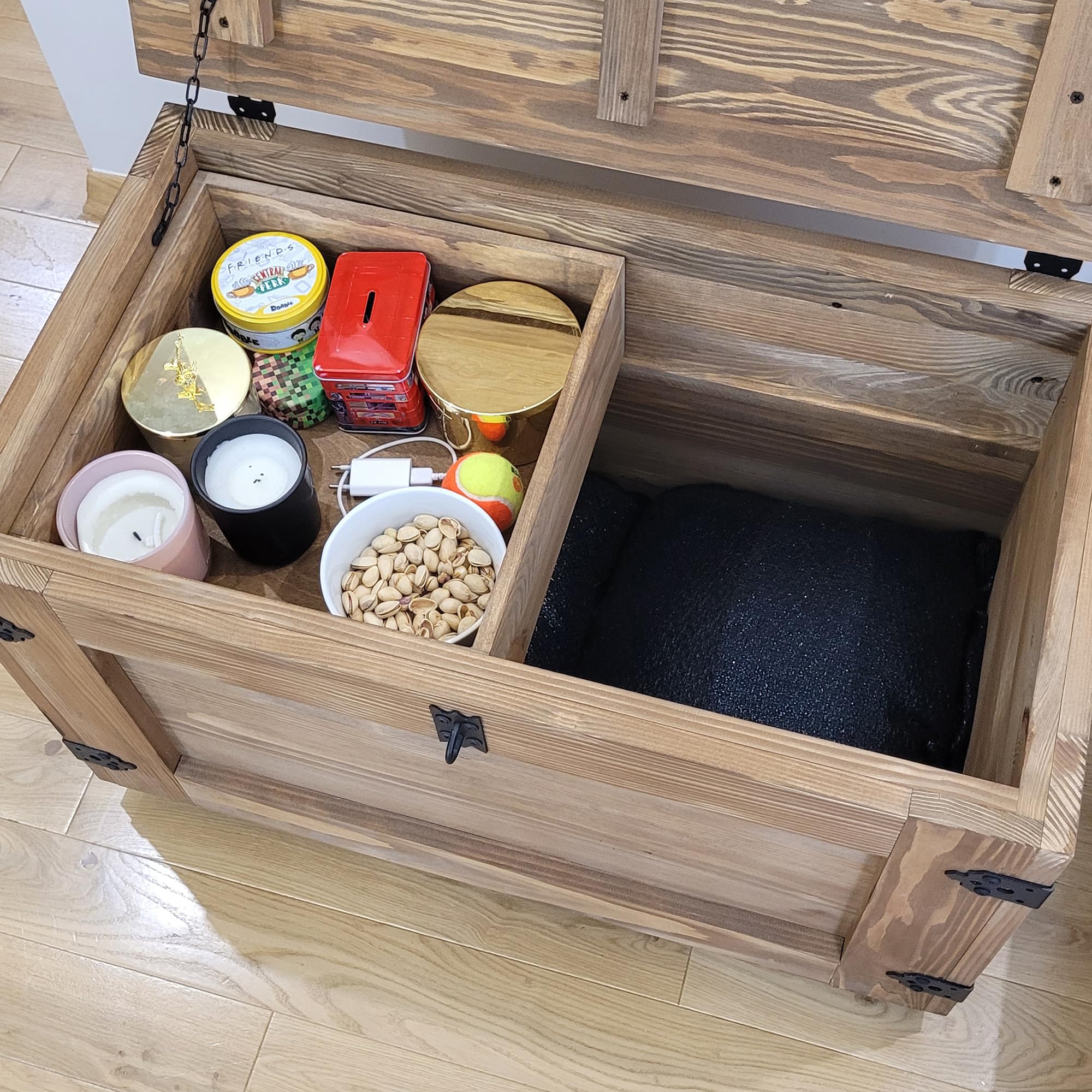 weeco Baúl de madera con estante móvil y ruedas, caja de madera con cajón deslizante, cofre del tesoro de madera, caja de almacenamiento con tapa plegable, 80 x 47 x 45 cm, 24 kg, color wengué