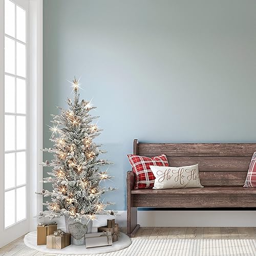 Miniatura 3 de Árbol flocado de PEPVC preiluminado de 4.5 pies, 638 puntas, 100 luces incandescentes transparentes UL