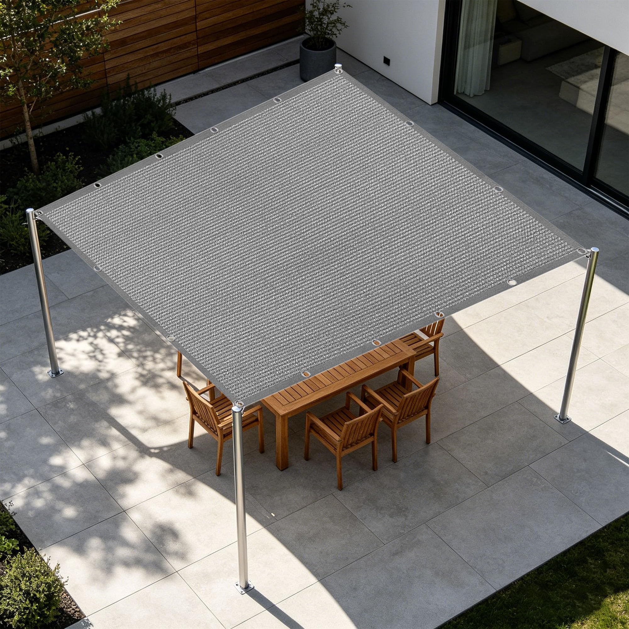 Voile d'ombrage de jardin gris clair pour camping et pergola en plein été