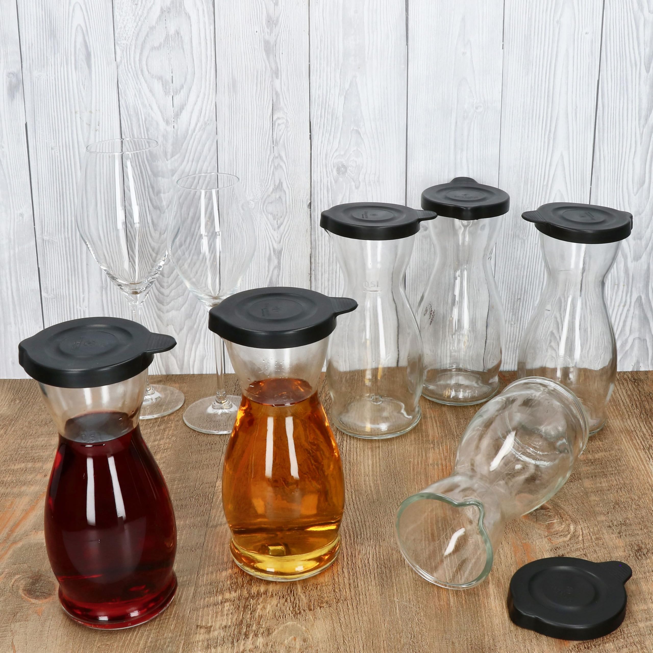 MamboCat Mia Misura Lot de 6 carafes à vin avec couvercle en plastique noir I 0,5 l Calibré I Carafe en verre avec bec verseur pour vin, eau, jus, lait, etc.