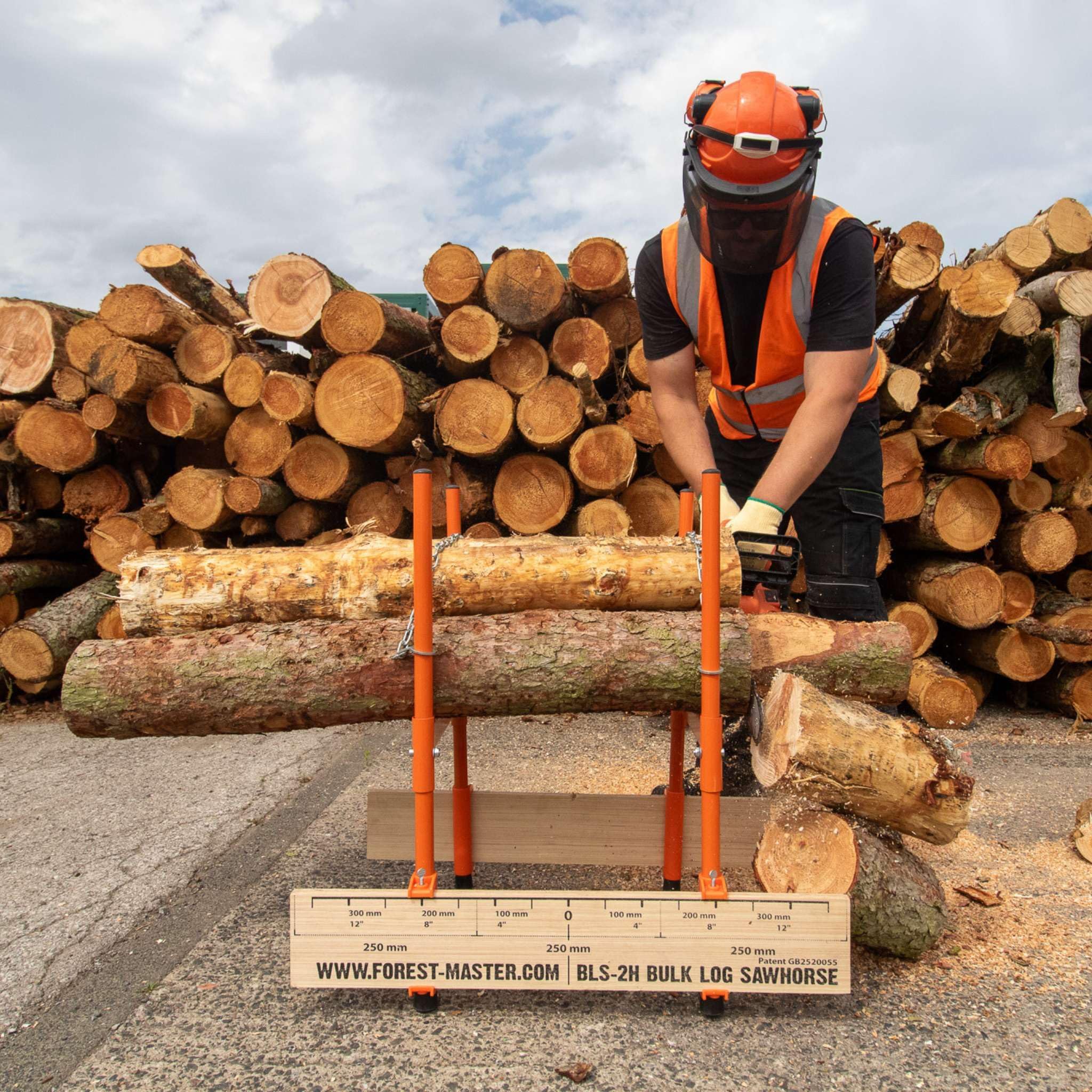 BLS-2H Cavalletto per tronchi – Taglio di precisione multi-ceppo con design brevettato di sicurezza – Portata 150 kg – Pieghevole, leggero e compatto – Doppia catena autobloccante per la massima