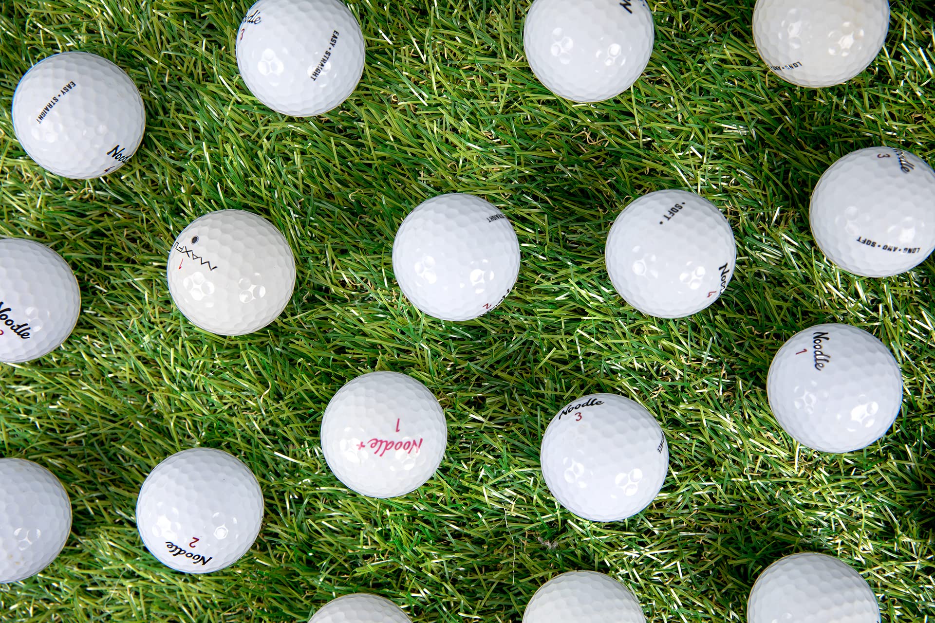 Clean Green Golf Balls Paquete de 48 unidades recicladas para fideos de la marca Bulk Mix – Bola graduada AAA (3A) de buen estado – Incluye 48 pelotas de golf y bolsa de transporte de malla