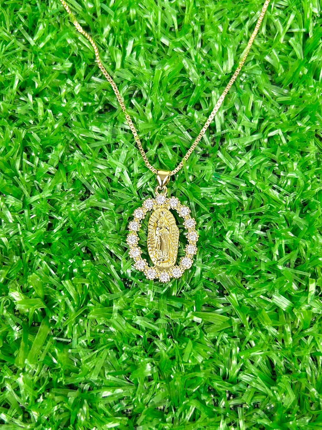 Virgin Mary Simulated Diamonds Necklace,14k Gold-Filled Round Medal Madonna Pendant Necklace - Image 3