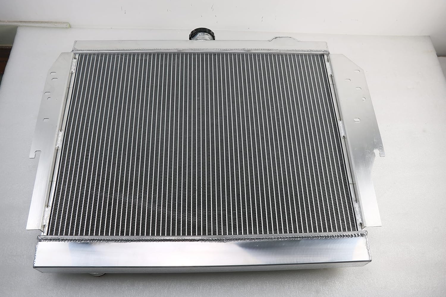 Aluminum Radiator Replacement for 1979-1993 Dodge CB300 D100 D150 D200 D250 D300 D350 Ramcharger RD200 W100 W150 W200 W250 W300 W350 V6 V8 3 Row Core Radiators Radiador