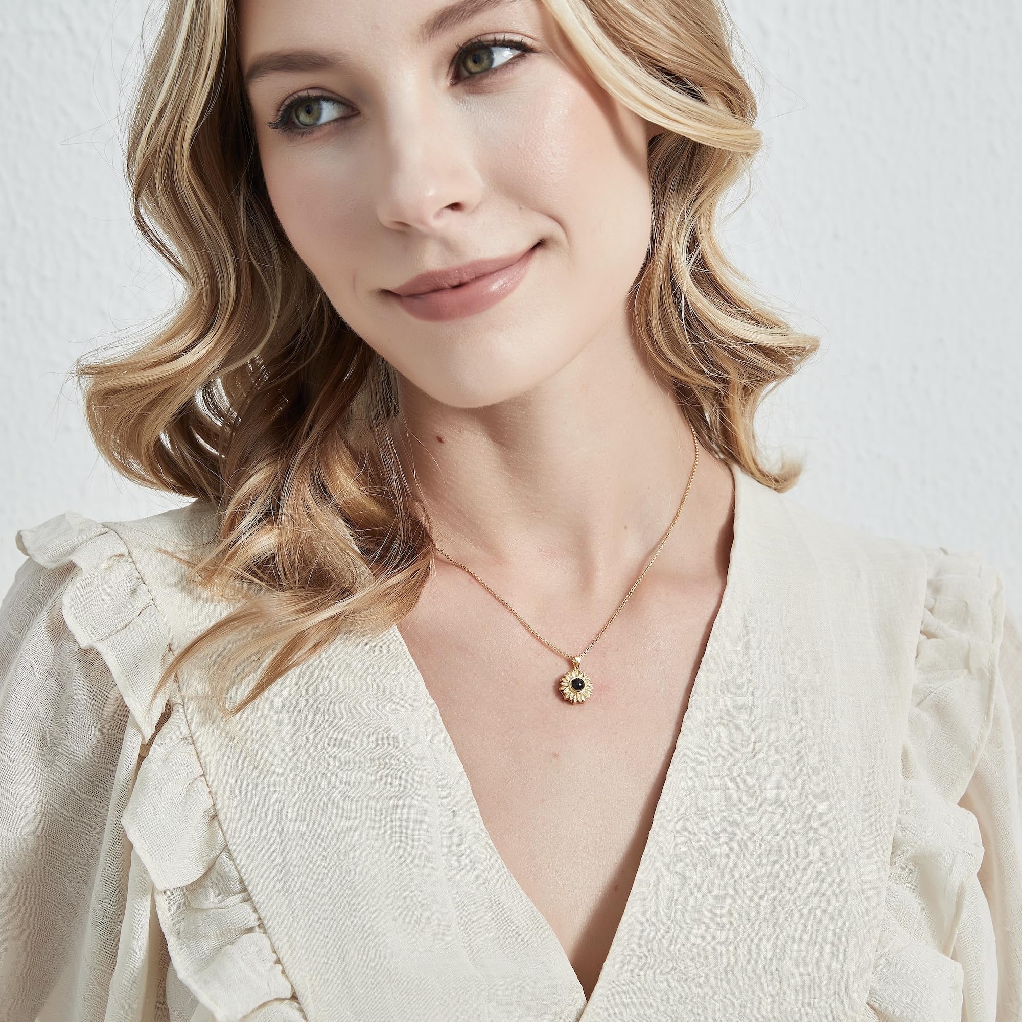PERIMADE Collana con proiezione di immagini personalizzate con foto all'interno, con testo personalizzato e amore in 100 lingue con ciondolo a forma di girasole, regalo commemorativo personalizzato