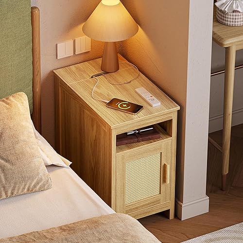 Miniatura 5 de Huuger Mesita de noche estrecha, mesa auxiliar con estación de carga, puerto USB-C, mesa auxiliar de ratán con gabinete y estante abierto, ratán