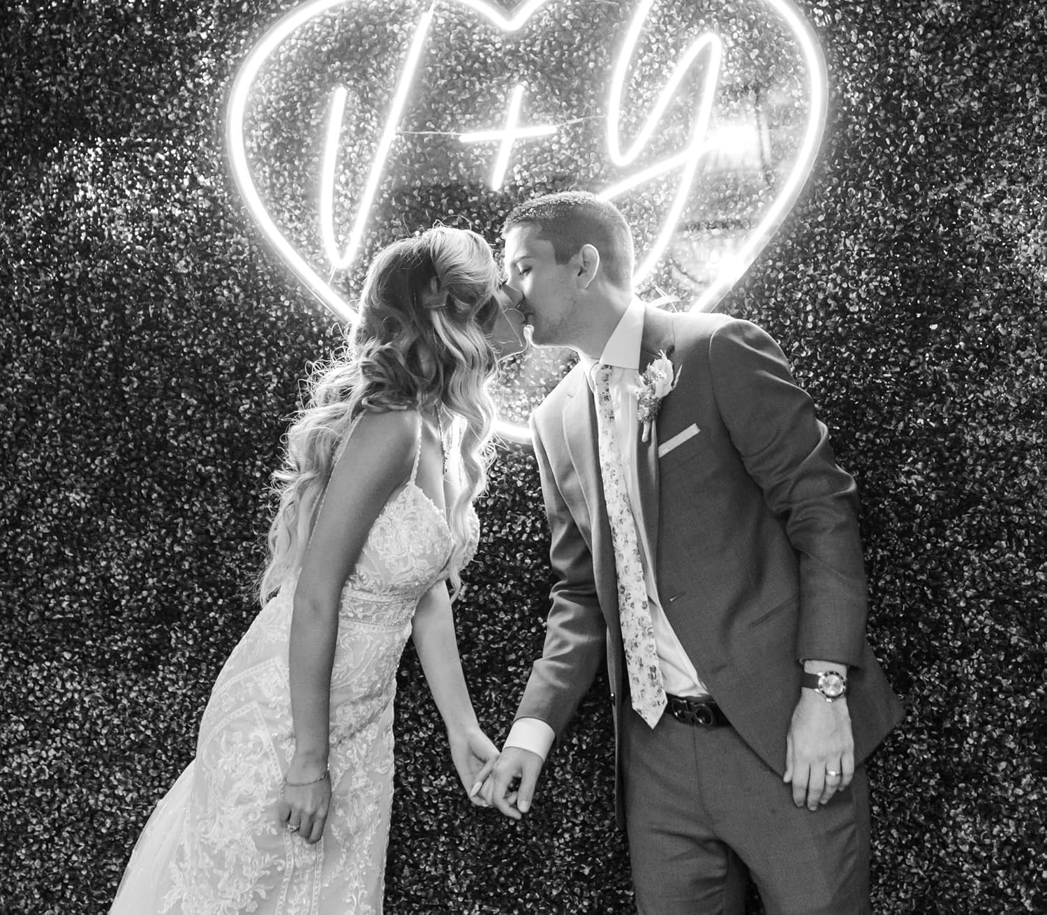 Custom Neon Signs Personalized Name Initials Neon Sign for Wedding Backdrop Anniversary Valentine's Day Decor Custom Led Name Neon Sign Heart Shaped Wedding Neon Sign