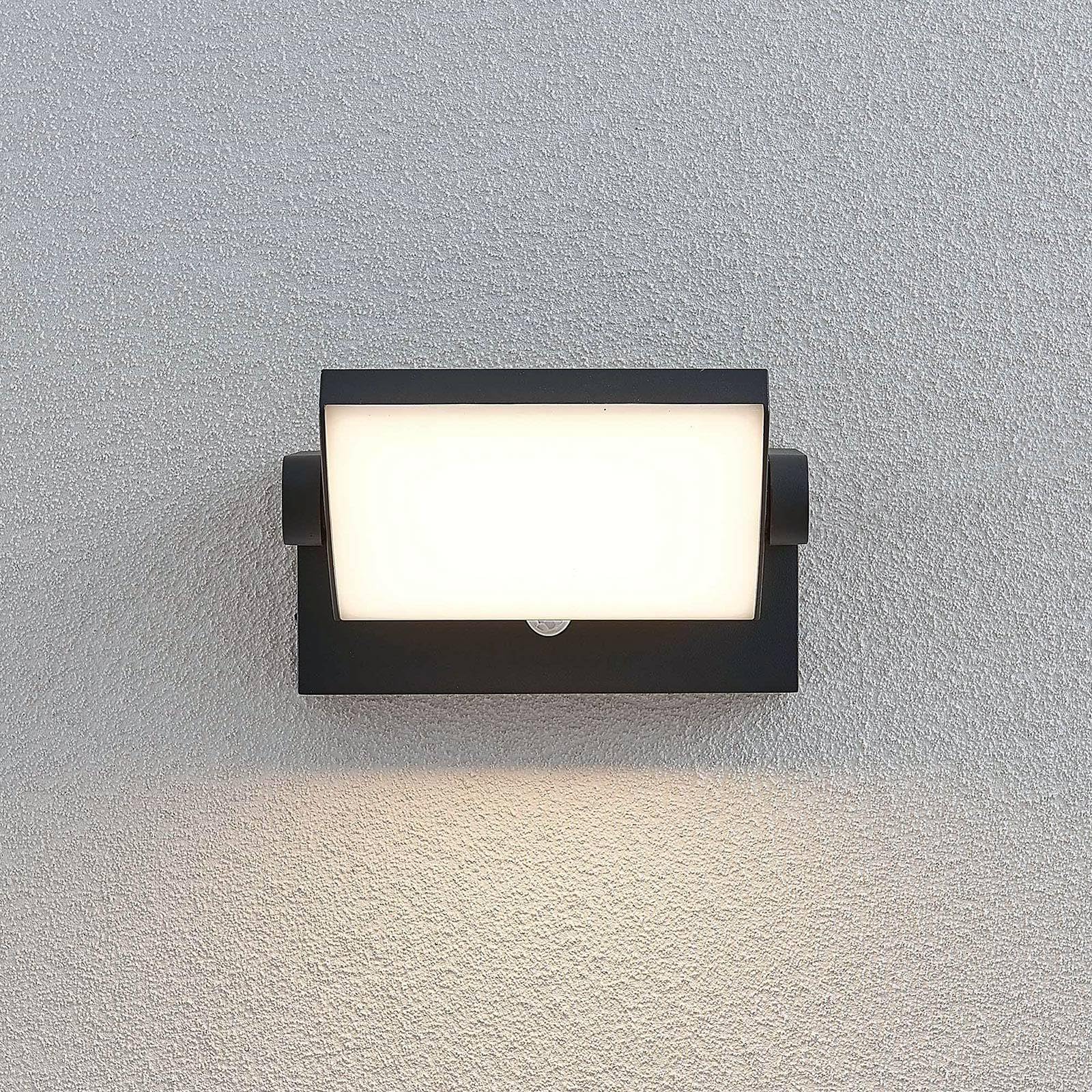 Lindby LED Wandleuchte außen 340°schwenkbar, mit Bewegungsmelder Außenwandleuchte spritzwassergeschützt IP54 1x 10,5W
