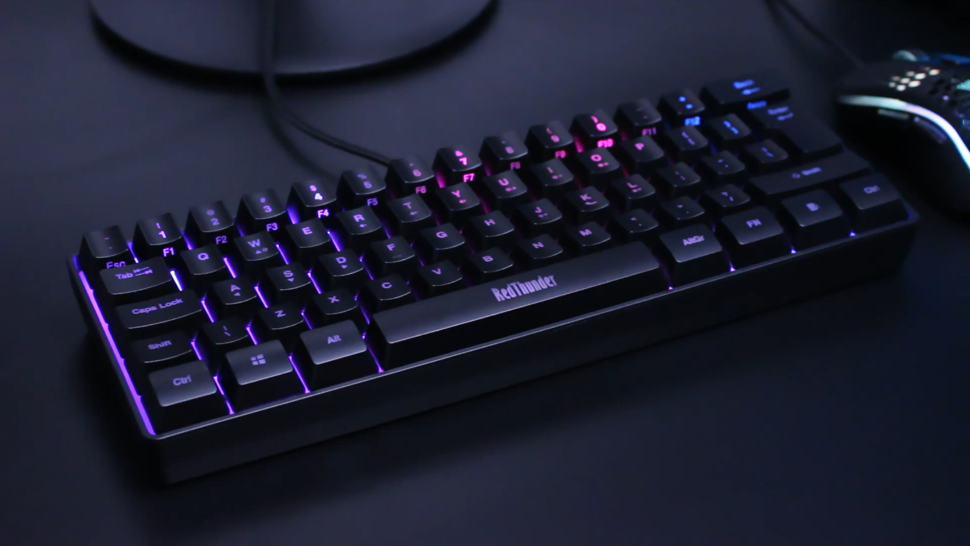 Snpurdiri 60% Bekabeld Gaming-toetsenbord, RGB Ultra-compact Mini-toetsenbord, Waterdicht Mini Compact 61 Toetsen Toetsenbord Voor Pcmac Gamer Typist Reizen Gemakkelijk Mee Te Nemen Op Zakenreis Zwart Wit