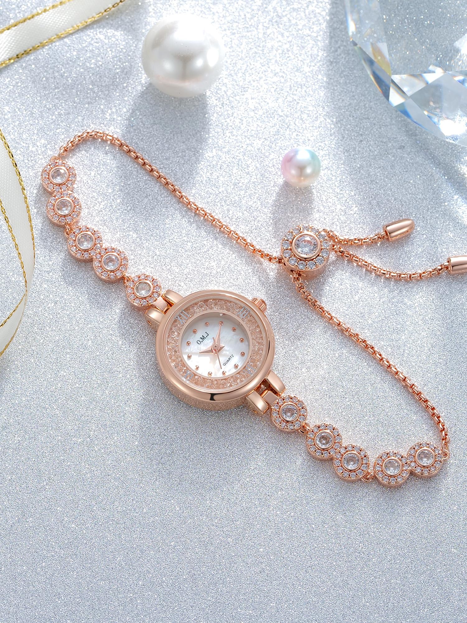 O.M.J Reloj para mujer de oro rosa con esfera de nácar y piedra natal con detalles de cristal
