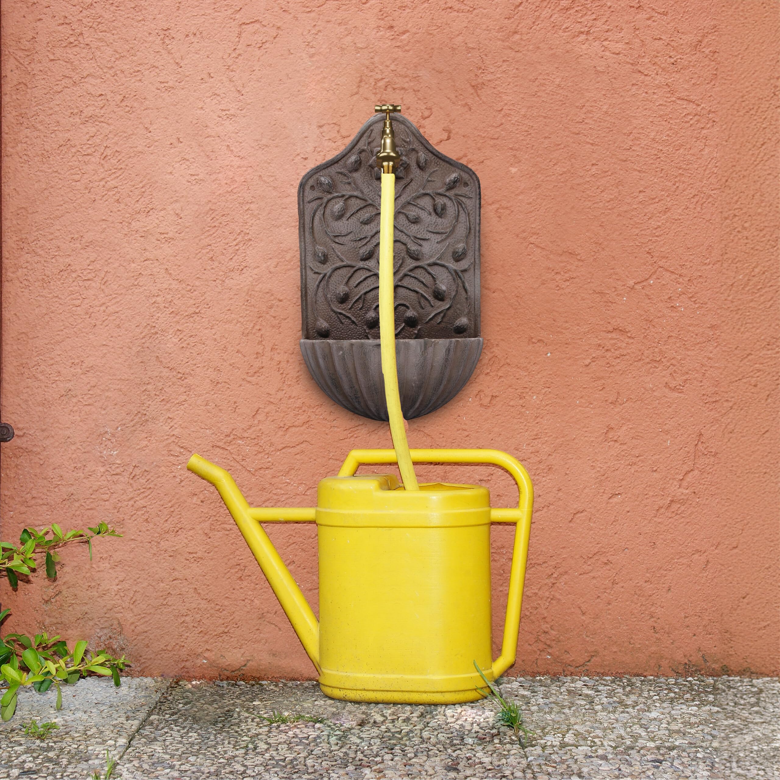 Relaxdays Fuente de Agua de Pared, con Grifo, Bebedero Jardín, Hierro Fundido, 40 x 24 x 15 cm, Diseño Antiguo, Marrón