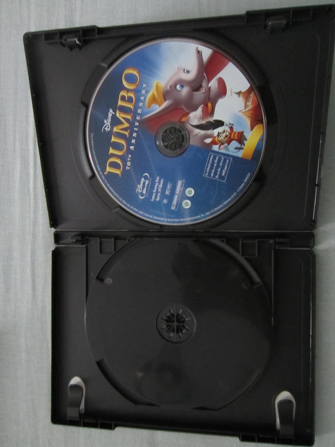 Dumbo (Two-Disc 70th Anniversary Edition Blu-ray / DVD Combo Pack in DVD Packaging) image 5