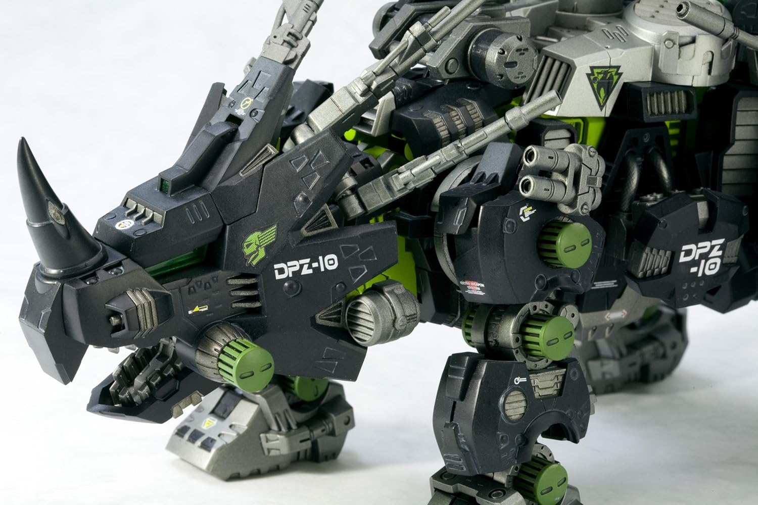 Authеntіс Crаzу Dеаlѕ 1/72 DPZ-10 ZOIDS DARK HORN - High End Master Model