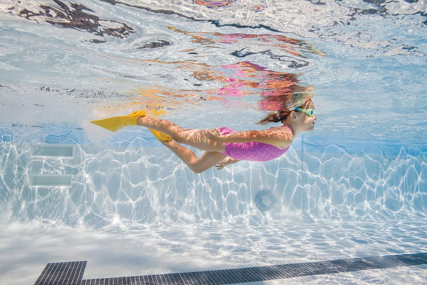 FINIS Kids Fishtail 2 Fins, Yellow, US Junior 6-11 : Sports & Outdoors