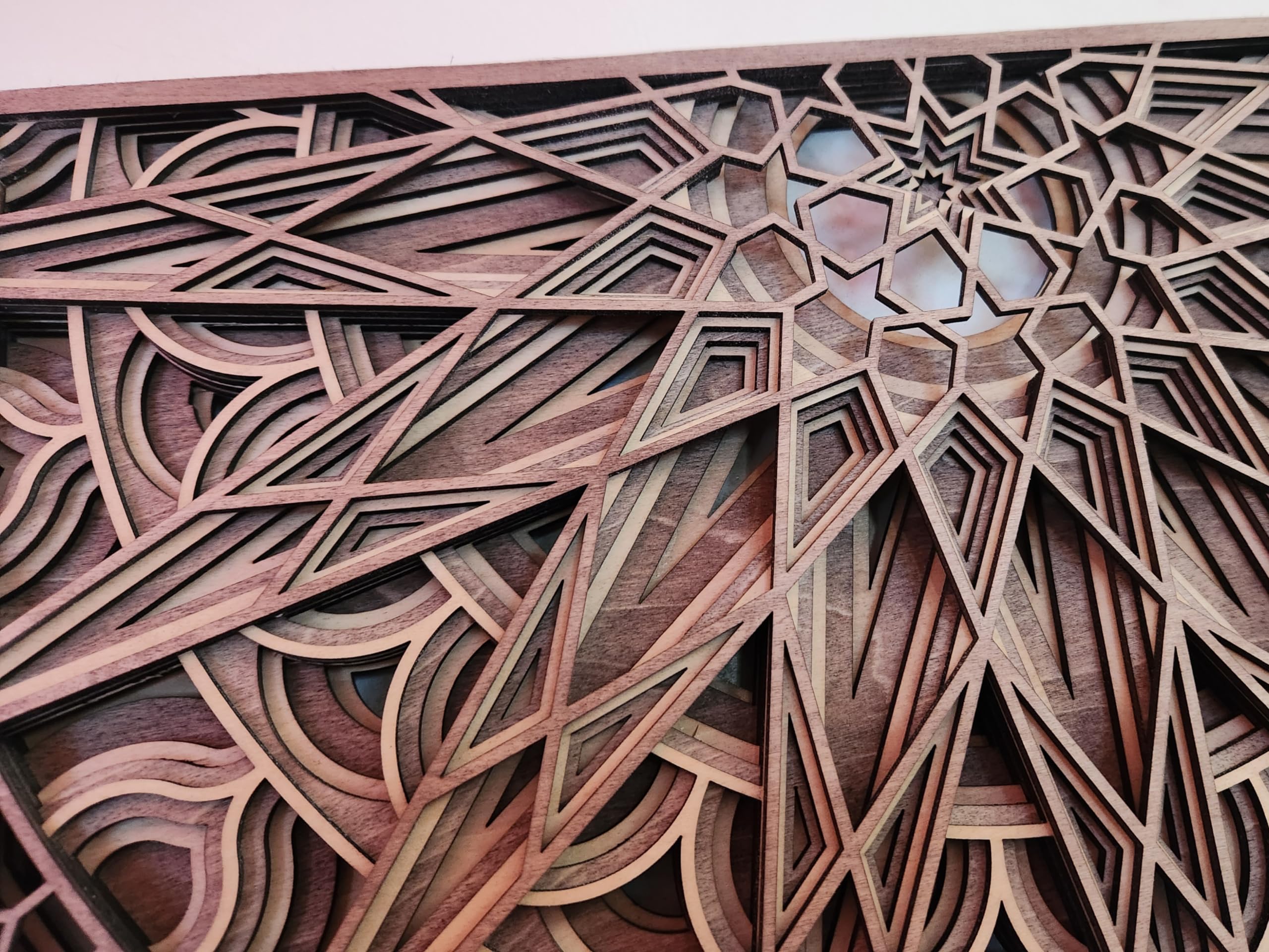 Grande mandala da parete in legno illuminato