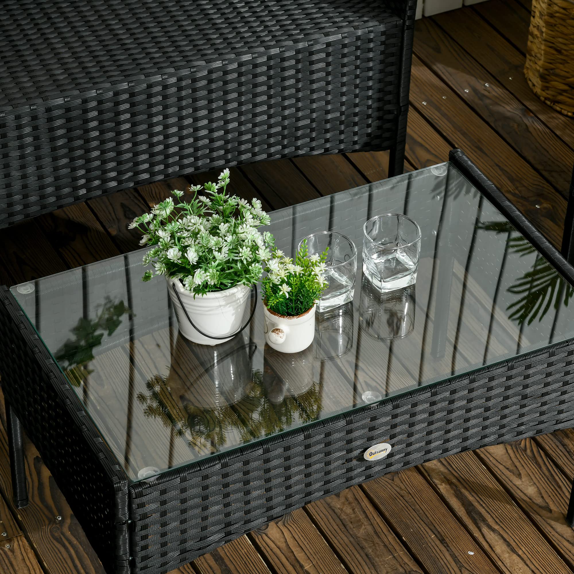 Outsunny Conjunto de Jardín Exterior de Ratán Sintético Juego de 4 Piezas Muebles de Jardín con Sofá de 2 Plazas 2 Sillones 1 Mesa de Centro con Encimera de Vidrio Templado y Cojines Crema y Negro