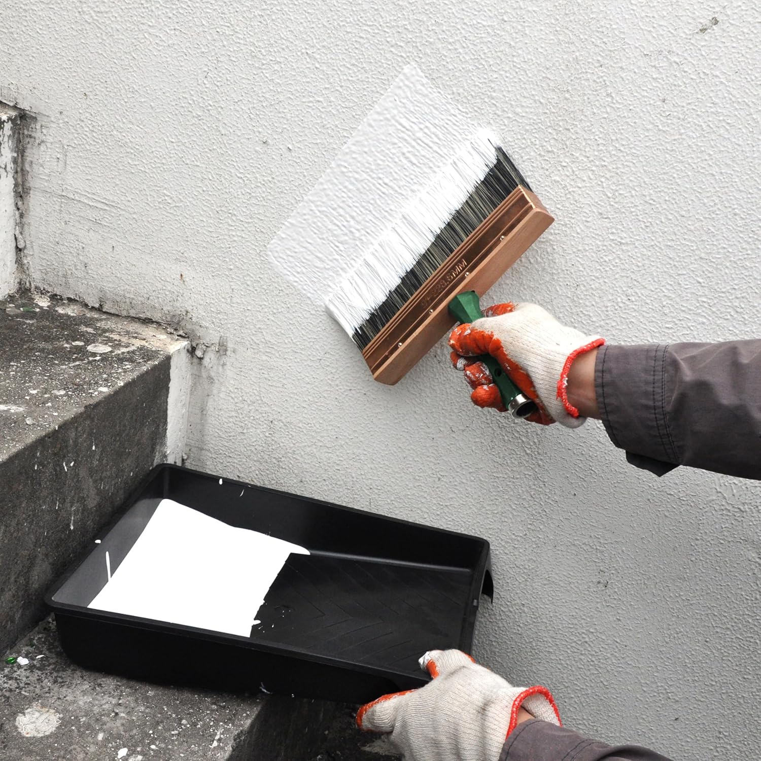 1 pcs 9 inch Deck Stain Brush &1 Piece 9 inch Metal Paint Tray with 10 Tray Liners