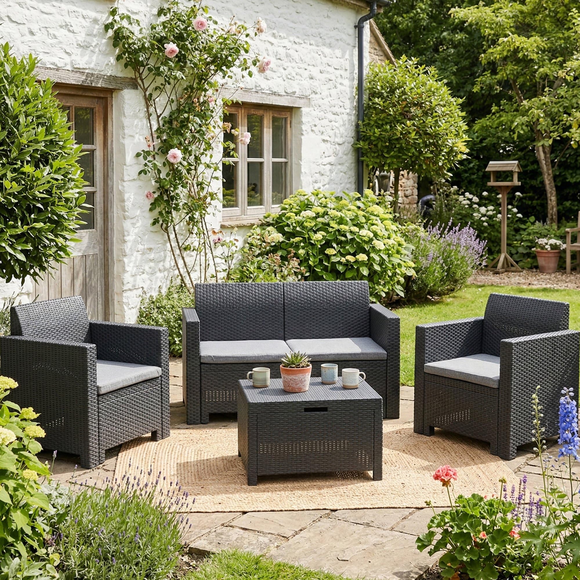 Dmora - Loungeset für draußen Venere, Outdoor-Lounge mit Couchtisch, Terrassenset mit Kissen, Gartenkomposition mit Sofa und Sesseln, Made in Italy, Anthrazit